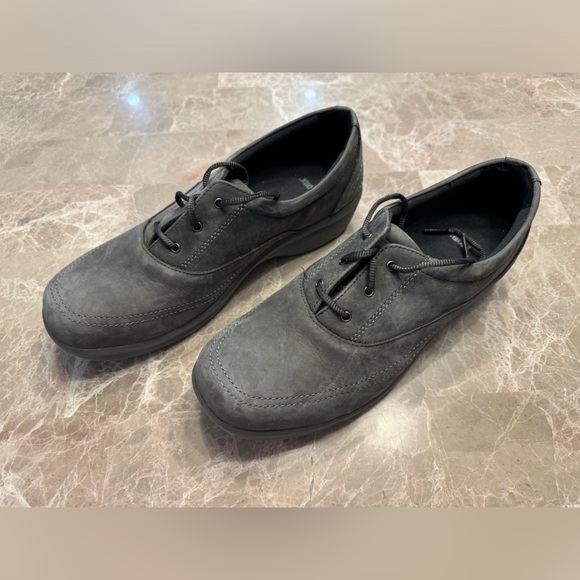 Worx by Red Wing Shoes Safety Shoes. New without box. - Picture 1 of 8